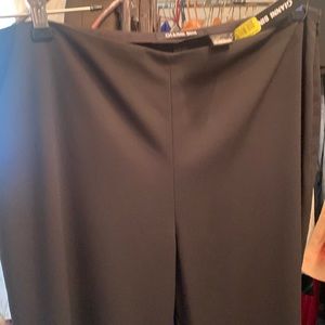 NWT beautiful flared leg dress pant, side zipper, no pockets, flat front sz12
